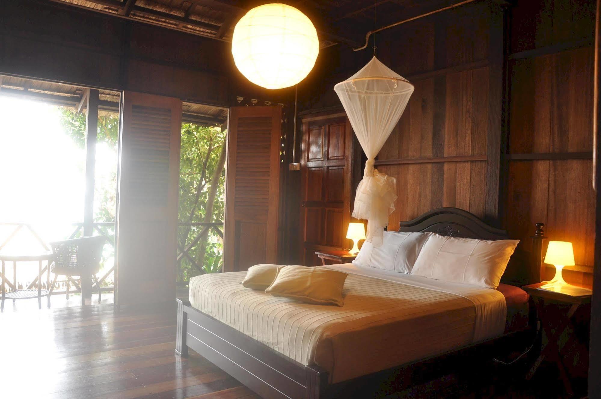 Bagus Place Retreat Kampong Mukut Exterior photo